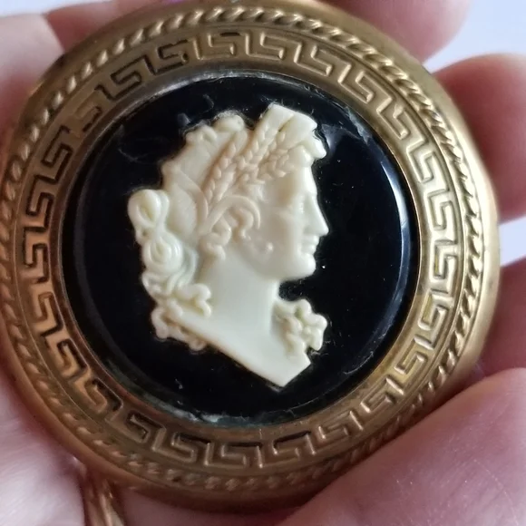 Vintage Gone with the Wind cameo brooch Scarlett O'Hara Lux Soap pin gol… - Picture 7 of 11
